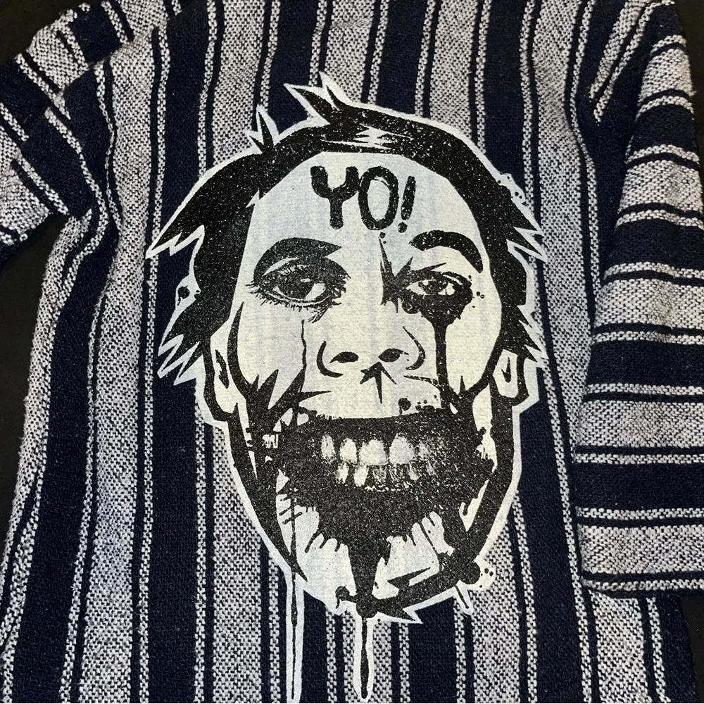Custom poncho - Picture 4 of 4
